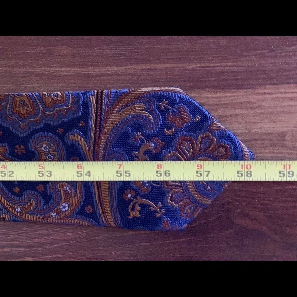 🌿END of SEASON SALE🌿JOS. A. BANK Blue 100% Silk Paisley Jacquard Necktie